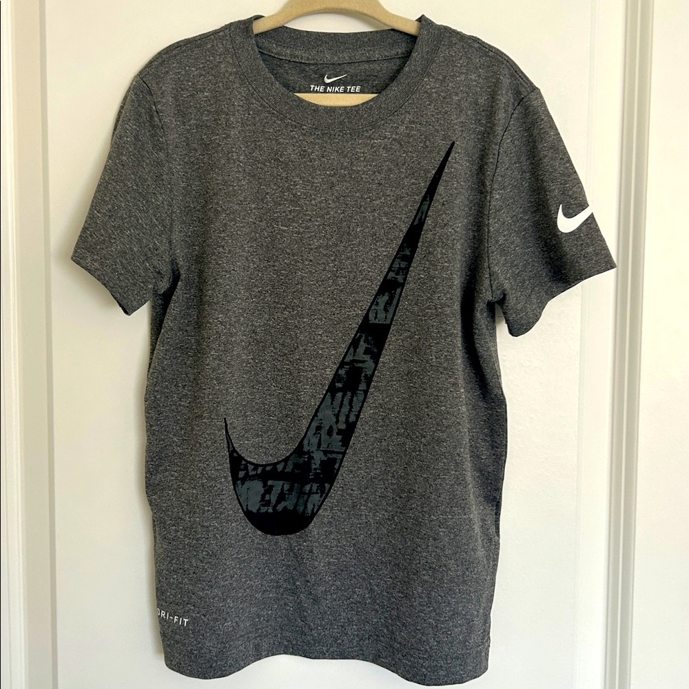 Nike Boys Grey Dri-FIT T-shirt Medium (6) (5-6 years)